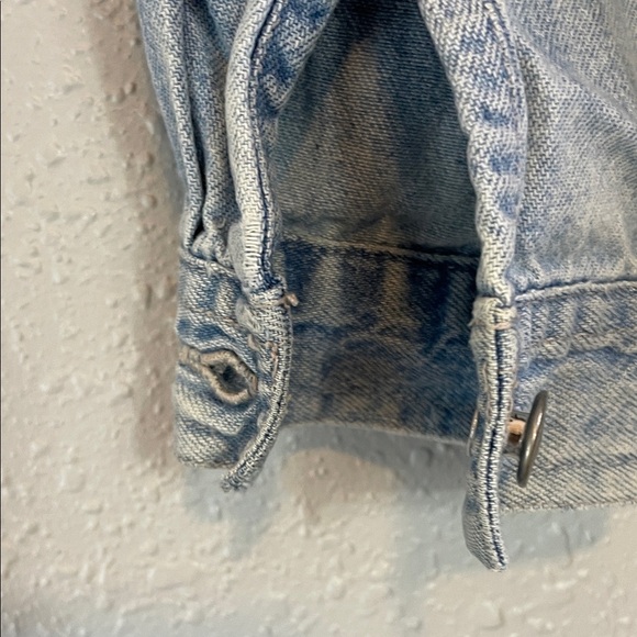 Levi’s Kids Denim Button Down Shirt – Light Wash Western Style Size 7 - Picture 13 of 15